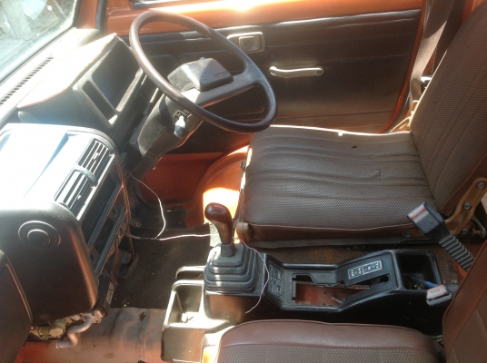 S 81 เปลี่ยนกะบะใหม่ ติดแก๊ส เครื่อง 3สูบ 4เกียร์ แคซซีสวย no book ติดต่อ 0892363526 เค