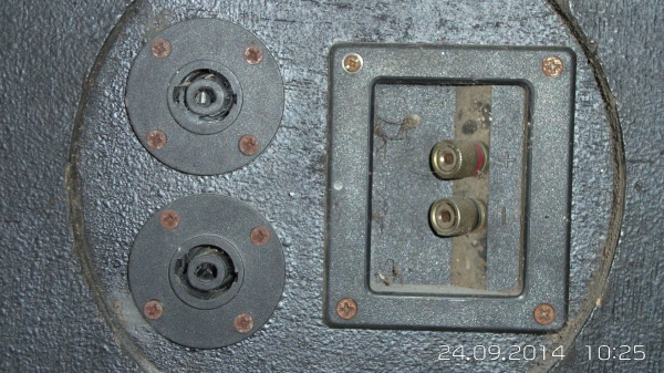 ขายตู้ลำโพงพร้อมดอก18นึ้ว รวม 4  ใบใช้ได้เลยครับ