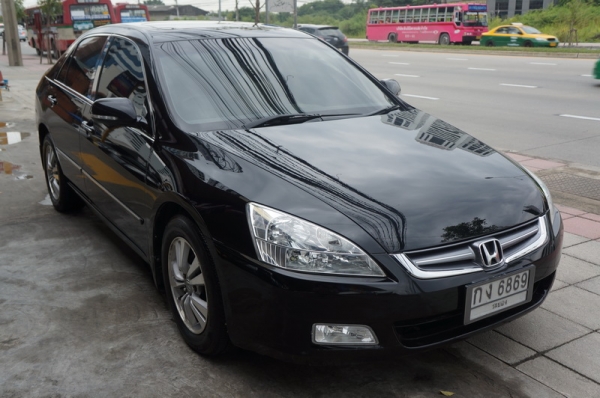 HONDA ACCORD 3.0 ปี 2003 ตัว TOP รถสวย หลังคา sunloob ARIBAG คู่หน้า เบรค ABS ล้อ MAX แอร์เย็นๆ พวงมาลัยมัลติฟังชั่น เบาะปรับไฟฟ้าคู่หน้า ภายในลายไม้สภาพสวย สีสวย รถพร้อมใช้งาน จัดไฟแนนได้