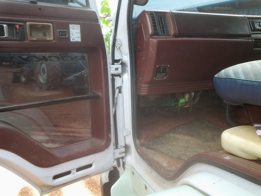 ISUZU   FRR 32L Bเครื่อง  195  6HE1    ยาว 6 เมตร   กระบะเหล็ก  แอร์เย็น