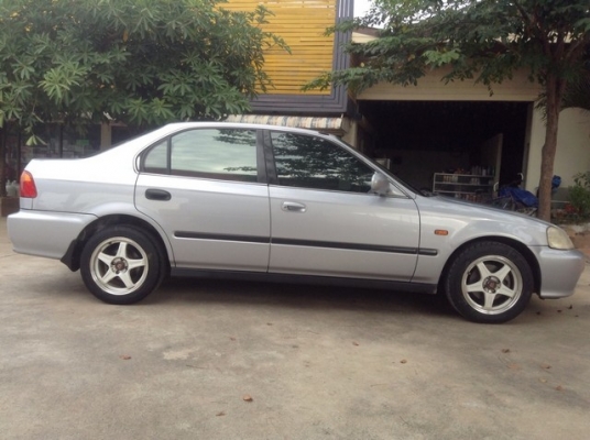 ขายรถเก๋ง 1 คันครับ