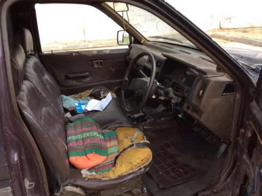 ขายบิ๊กเอ็มตอนเดียวปี88 เครื่องโตโยต้า 4S 2.0 หัวฉีด เกียร์ออโต้ ติดแก๊ส LPG เพาเวอร์  เบาะหนัง มีขาด แอร์เติมน้ำยา  ตัวถังบางเดิม สีซีด ลอนกระบะมีผุบ้าง คานหน้าเดิม ฝากระโปรงเดิม คัสซีไม่ผุ ขับได้เลยครับ