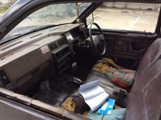 ขายบิ๊กเอ็มตอนเดียวปี88 เครื่องโตโยต้า 4S 2.0 หัวฉีด เกียร์ออโต้ ติดแก๊ส LPG เพาเวอร์  เบาะหนัง มีขาด แอร์เติมน้ำยา  ตัวถังบางเดิม สีซีด ลอนกระบะมีผุบ้าง คานหน้าเดิม ฝากระโปรงเดิม คัสซีไม่ผุ ขับได้เลยครับ