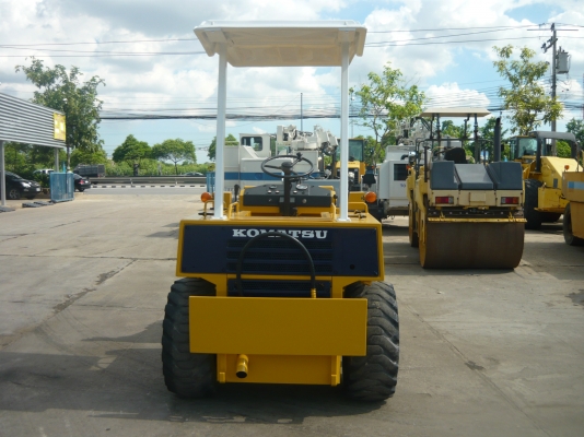 รถตักล้อยาง ขนาดครึ่งคิว Komatsu WA30 รถเก่านอกนำเข้าจากญีปุ่น พร้อมใช้งาน