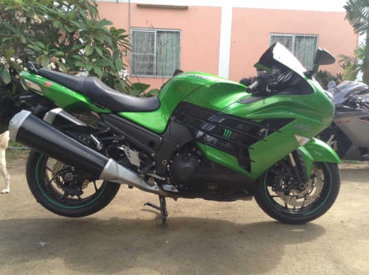 ธารนนทบุรี//ขาย kawasaki Ninja zzr1400 ปี2012 เดิมๆสวยๆ  เครื่องสมบูรณ์ ระบบไฟสมบูรณ์ทุกจุด เอกสารอินวอยท์