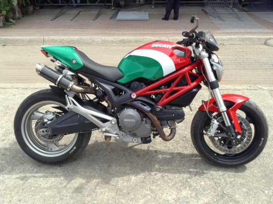 ธารนนทบุรี//ขาย ducati monster 795 สวยๆซักคันครับ เครื่องสมบูรณ์ท๊อกมาตามมือ ระบบไฟสมบูรณทุกจุด เอกสารทะเบียนแท้พร้อมชุดโอนครับ