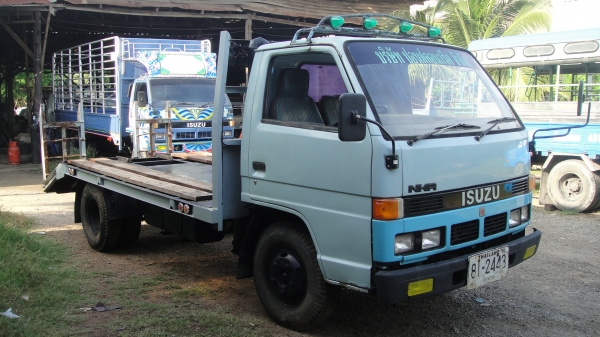 ISUZU NKR เทรลเลอร์บรรทุกแม็คโค เครื่อง4BE1(110แรง)เพาเวอร์ รถสวยมาก ดาวน์65000ผ่อน5900/48เดือน