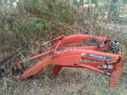 ชุดบุ้งกี๋ยกของยันมาร์ 53 แรง ยกสูงได้ประมาณ 2.5 เมตร ชุดบุ้งกี๋ยกของยันมาร์ 53 แรง ยกสูงได้ประมาณ 2.5 เมตร