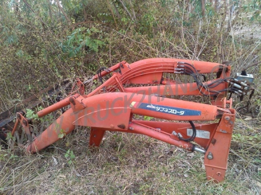 ชุดบุ้งกี๋ยกของยันมาร์ 53 แรง ยกสูงได้ประมาณ 2.5 เมตร ชุดบุ้งกี๋ยกของยันมาร์ 53 แรง ยกสูงได้ประมาณ 2.5 เมตร