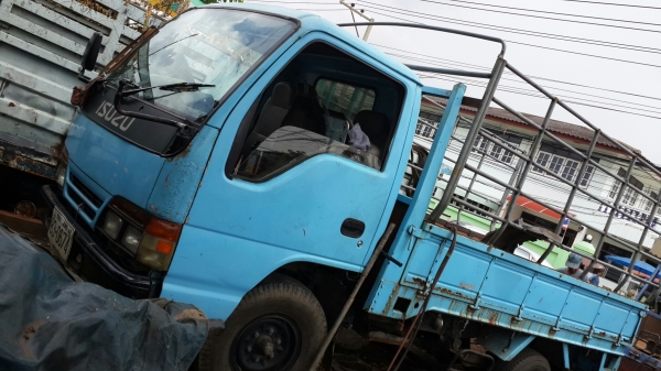 ขาย4อีซูซุ NKR หัวกาตูน  รถห้างแท้ๆ วางเครื่องใหม่ 100 แรงม้า สภาพดีพร้อมใช้