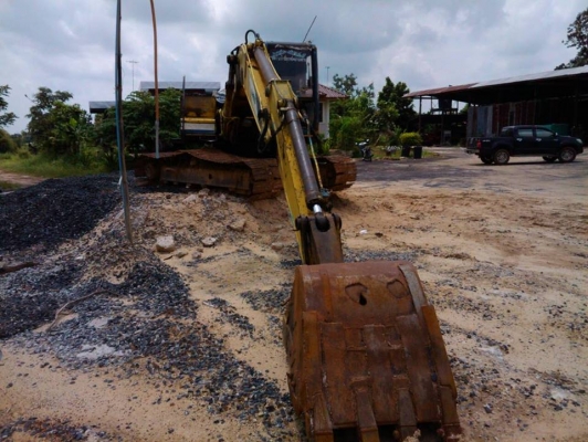 **530,000 บ.ต่อรอง**ขายแบคโฮ KOBELCO MARK3 SK100 เครื่องเดิมปั้มเดิม ไฟฟ้าตัด เครื่องดี แน่นดี ปั้มดี ทำงานดี เร็วดี บูมอาร์มไม่สวย มีปะ เอวดีแน่นดี ช่วงล่าง70\% โซ่ดี แทร็กพอใช้ ครบ เฟรมดีไม่ผุ โรลเลอร์ดี สป็อคเก็ตยังได้ บุ้งกี๋พอใช้ มีผุ บอดี้เดิม สีสันเ