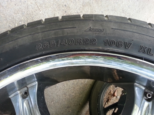 ขอบ22  ถูกๆๆ ใส่กระบะ6รู พร้อมยางปี12