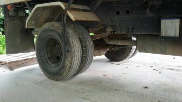 รถอีซูซุ 6 ล้อดั้ม FRR 210 แรงม้า. ปี 52 ( รถวิ่ง 1xx,xxx กม. ) สนใจติดต่อ 081 - 6079515 รถอีซูซุ 6 ล้อดั้ม FRR 210 แรงม้า. ปี 52 ( รถวิ่ง 1xx,xxx กม. ) สนใจติดต่อ 081 - 6079515