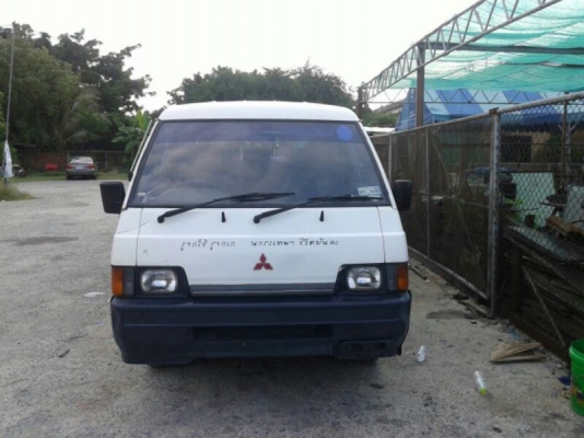 Mitsu L300 รถขับได้ เครื่องดีเซล สีขาวเดิมๆ เบาะครบ มีทะเบียนครับ