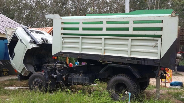 6ล้อดั้มHINO