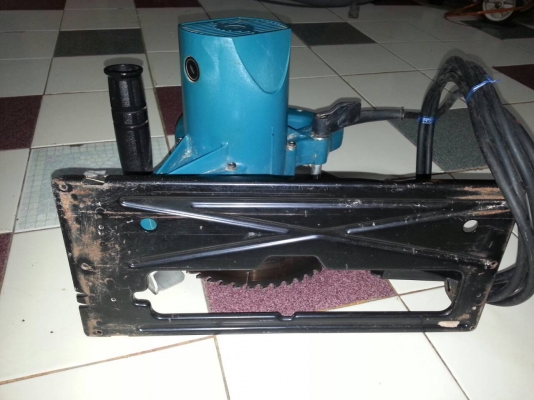 ขายเลื่อยวงเดือนไฟฟ้าผ่าไม้ขนาด9นิ้วยี่ห้อMakitaรุ่น5900Bสภาพดีมากๆครับ