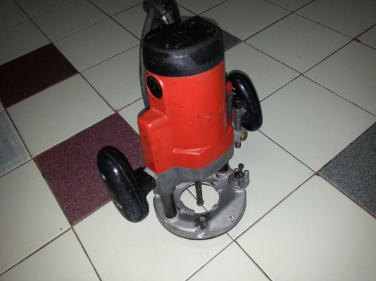 ขายเครื่องเราเตอร์เซาะร่องยี่ห้อMaktecรุ่นMT360(1,650W)พร้อมใช้งานครับ