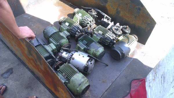 Sell> ขายมอเตอร์ ติดเบลค 2 แรงม้า 380V. 1460 rpm. 4 Pole. ทุ่นเดิมๆ วิ่งเงียบ กำแพงแสน นครปฐมครับ