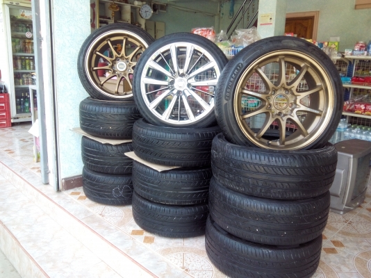 ce28 ขอบ17 5รู114.3et38 กว้าง8'ทั้ง4วง สวยๆสีเดิมไม่มีซ่อม พร้อมยาง205-45-17ปี12ดอกเต็ม