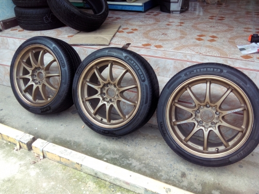 ce28 ขอบ17 5รู114.3et38 กว้าง8'ทั้ง4วง สวยๆสีเดิมไม่มีซ่อม พร้อมยาง205-45-17ปี12ดอกเต็ม