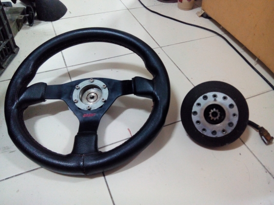 พวงมาลัยซิ่งพร้อมคอถอดได้ 1,000 .นิสสัน