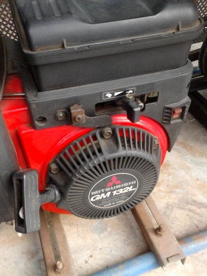 เครื่องสูบฉีด ปั๊มน้ำแรง สตาร์ทน้ำมัน ( เครื่องMITSUBISHI+ปั๊มน้ำ )  สายยาว ติดต่อ TEL.081-427-3941