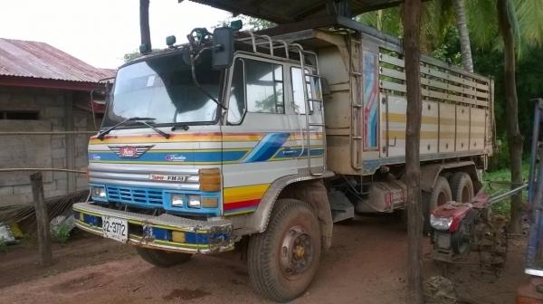 ขาย 10 ล้อ FM187LA สภาพสวย เครื่อง HO7C 180 แรงม้า คัสซีสวยจัดตลอดเส้น เกียร์เดิม สโลว์เดิม เบรคลมดัน แอร์เย็น ยางเต็ม ทะเบียนพร้อมโอนครับ