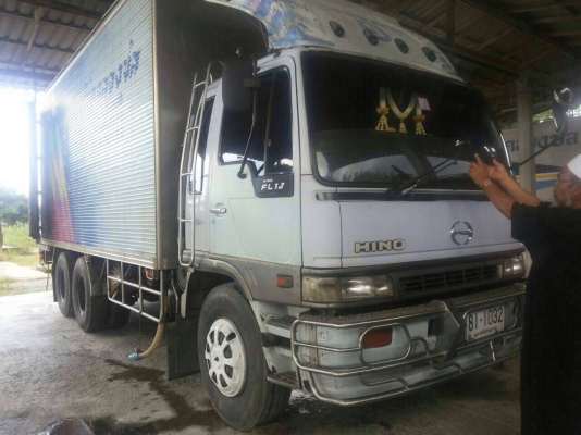 10ล้อตู้เปียก220แรงFL1J รถสวยดี พร้อมใช้...เครื่องสวย คัสซีสวย เล่มพร้อม..