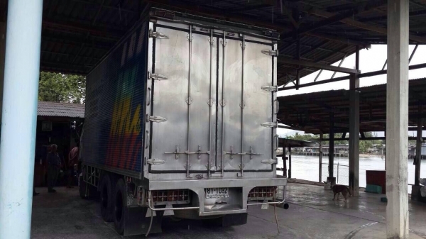 10ล้อตู้เปียก220แรงFL1J รถสวยดี พร้อมใช้...เครื่องสวย คัสซีสวย เล่มพร้อม..