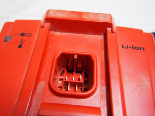 ชุดสว่านไร้สาย Hilti 21.6V มีสว่านกับสว่านไขควงกระแทกแบ็ตลิเทียม2ก้อนและกล่องพลาสติค