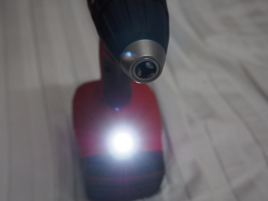 ชุดสว่านไร้สาย Hilti 21.6V มีสว่านกับสว่านไขควงกระแทกแบ็ตลิเทียม2ก้อนและกล่องพลาสติค