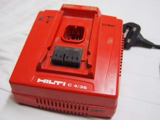 ชุดสว่านไร้สาย Hilti 21.6V มีสว่านกับสว่านไขควงกระแทกแบ็ตลิเทียม2ก้อนและกล่องพลาสติค