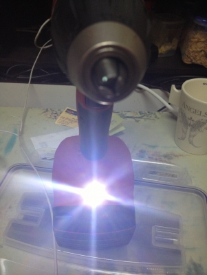 ชุดสว่านไร้สาย Hilti 21.6V มีสว่านกับสว่านไขควงกระแทกแบ็ตลิเทียม2ก้อนและกล่องพลาสติค