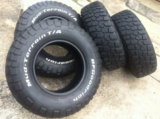ขายยาง BF Goodrich Mud-Terrain KM2 265 75 r16 ปี4011