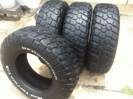 ขายยาง BF Goodrich Mud-Terrain KM2 265 75 r16 ปี4011