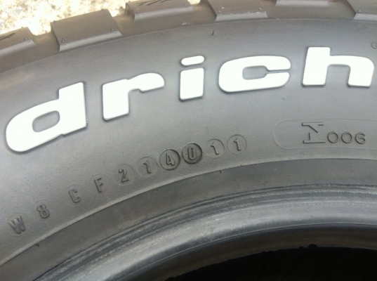 ขายยาง BF Goodrich Mud-Terrain KM2 265 75 r16 ปี4011