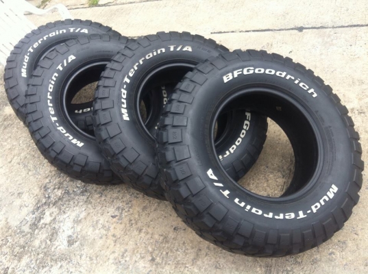 ขายยาง BF Goodrich Mud-Terrain KM2 265 75 r16 ปี4011