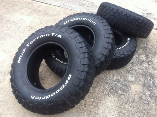 ขายยาง BF Goodrich Mud-Terrain KM2 265 75 r16 ปี4011