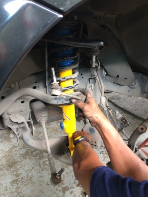 รับแก้ปัญหาช่วงล่าง รถกระบะ Vigo by Shock Profender