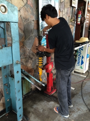 รับแก้ปัญหาช่วงล่าง รถกระบะ Vigo by Shock Profender