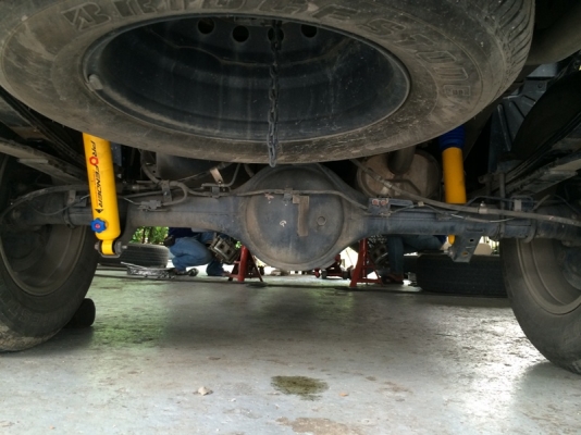 รับแก้ปัญหาช่วงล่าง รถกระบะ TriTron by Shock  Profender
