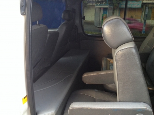 ขายรถตู้ Toyota  2002 เดือน ธันวาคม เครื่อง 2 J ติดแก๊สลงเล่ม เกียร์ออร์โต้ 188,000 บาทติดต่อ คุณเอ๋ 092-6356419