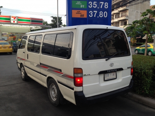 ขายรถตู้ Toyota  2002 เดือน ธันวาคม เครื่อง 2 J ติดแก๊สลงเล่ม เกียร์ออร์โต้ 188,000 บาทติดต่อ คุณเอ๋ 092-6356419