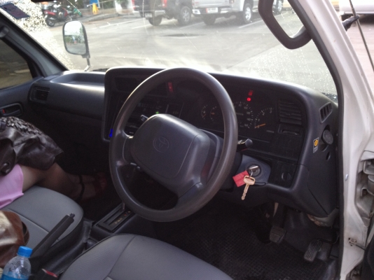 ขายรถตู้ Toyota  2002 เดือน ธันวาคม เครื่อง 2 J ติดแก๊สลงเล่ม เกียร์ออร์โต้ 188,000 บาทติดต่อ คุณเอ๋ 092-6356419