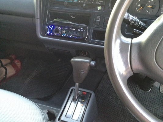 ขายรถตู้ Toyota  2002 เดือน ธันวาคม เครื่อง 2 J ติดแก๊สลงเล่ม เกียร์ออร์โต้ 188,000 บาทติดต่อ คุณเอ๋ 092-6356419