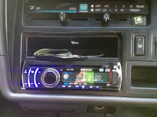 ขายรถตู้ Toyota  2002 เดือน ธันวาคม เครื่อง 2 J ติดแก๊สลงเล่ม เกียร์ออร์โต้ 188,000 บาทติดต่อ คุณเอ๋ 092-6356419