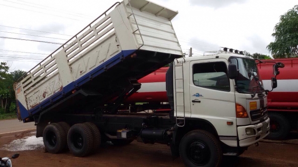 ขายรถบรรทุกสิบล้อดัมพ์ Hino mega เครื่อง 320 แรง ปี 50 กระบะดัมพ์สามมิตร ไมล์ 415,xxx ทะเบียนพร้อม