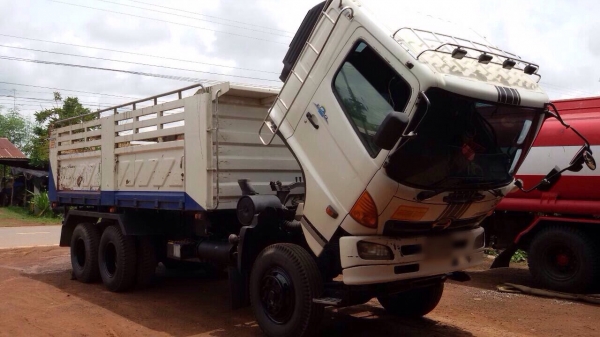 ขายรถบรรทุกสิบล้อดัมพ์ Hino mega เครื่อง 320 แรง ปี 50 กระบะดัมพ์สามมิตร ไมล์ 415,xxx ทะเบียนพร้อม ขายรถบรรทุกสิบล้อดัมพ์ Hino mega เครื่อง 320 แรง ปี 50 กระบะดัมพ์สามมิตร ไมล์ 415,xxx ทะเบียนพร้อม