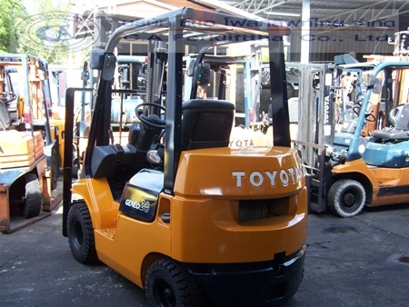 ขายรถ โฟล์คลิฟท์ TOYOTA รุ่น 7-FG20 (COMPACT)