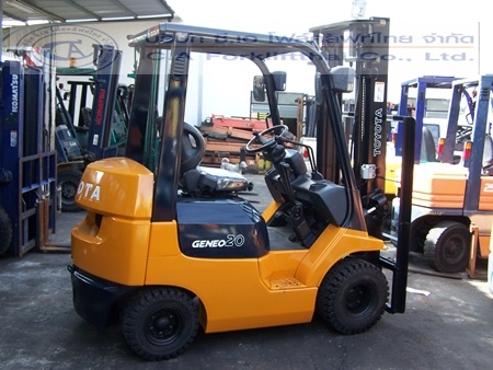 ขายรถ โฟล์คลิฟท์ TOYOTA รุ่น 7-FG20 (COMPACT)